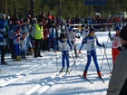 Vaihdossa oli tuttua säpinää viestinviejien odotellessa omaa osuuttaan. Tänä vuonna kilpailtiin perinteisellä hiihtotavalla.